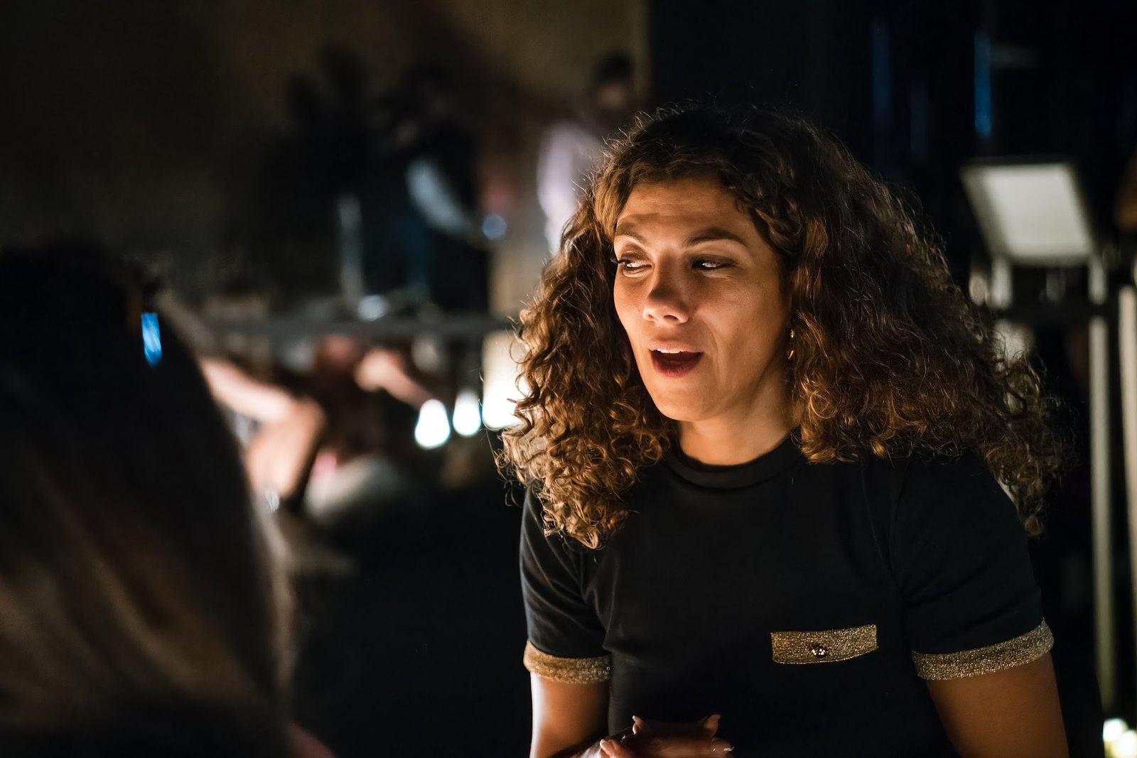 Dina giving a message during a reading