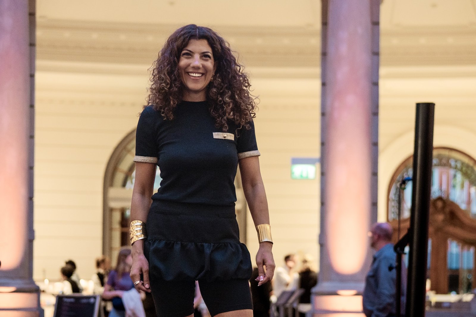 Dina Hegazi in the rotunda of the Museum für Kommunikation Berlin