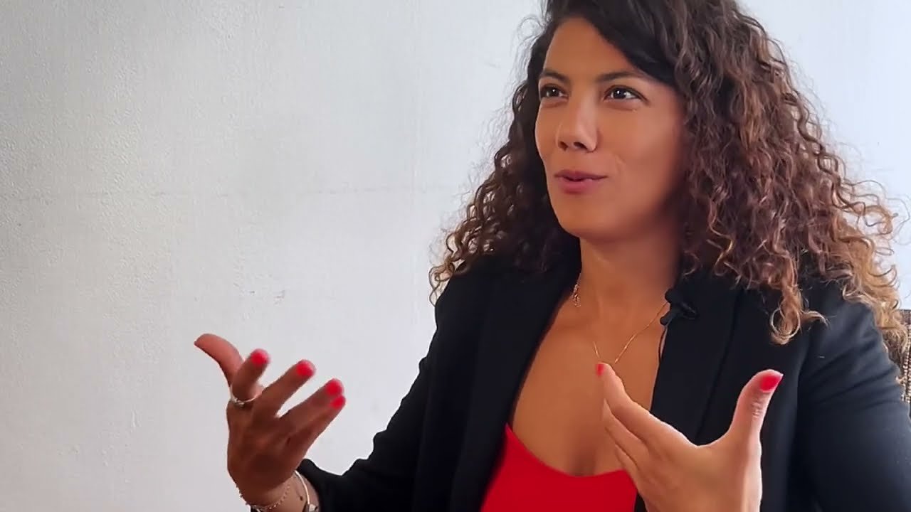 Still from: Dina die Wahrsagerin